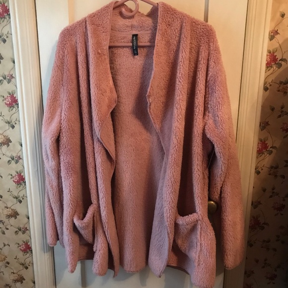 Ambrielle Other - NWT Plush Lounging Jacket/Open Cascade Front